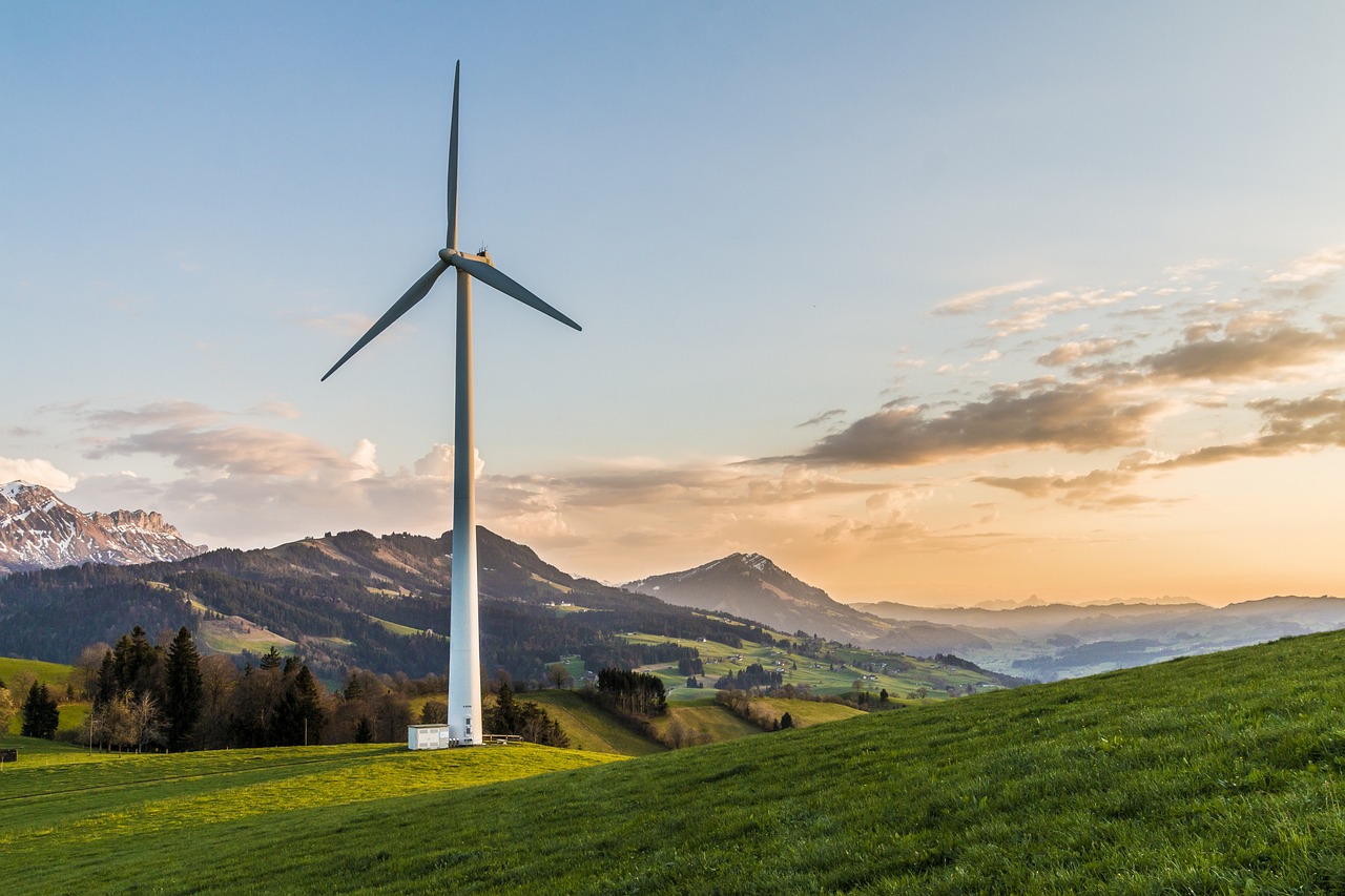wind-turbine-2218467_1280.jpg